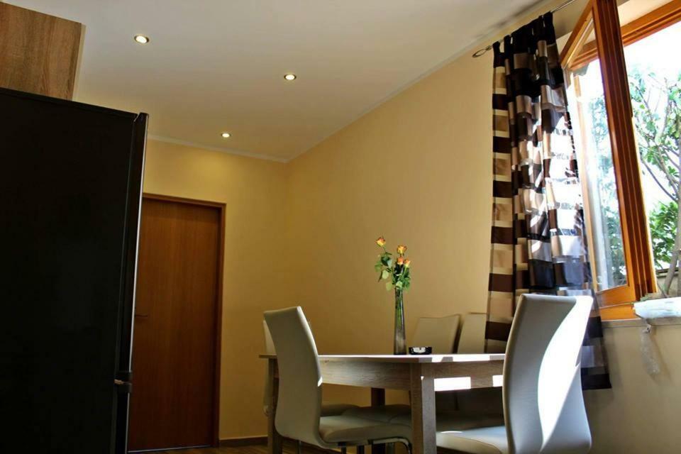 Apartments Klaudija Pula Exterior photo
